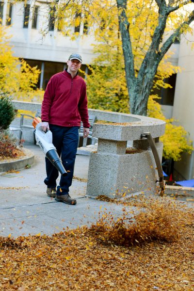 Mark Koziol, maintenance employee, doing leaf clean-up in the center courtyard of the main building at UConn Health. (Photo by Janine Gelineau)